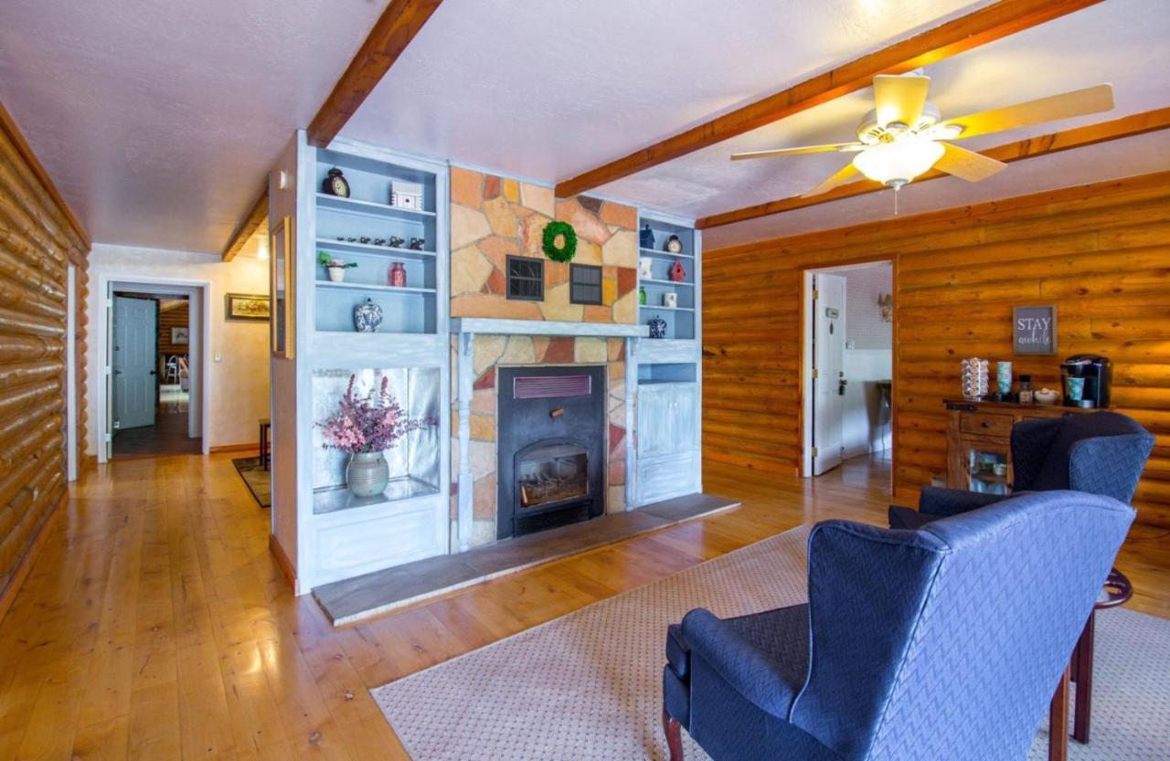 Quarter Horse Inn & Lodge Williams Bagian luar foto