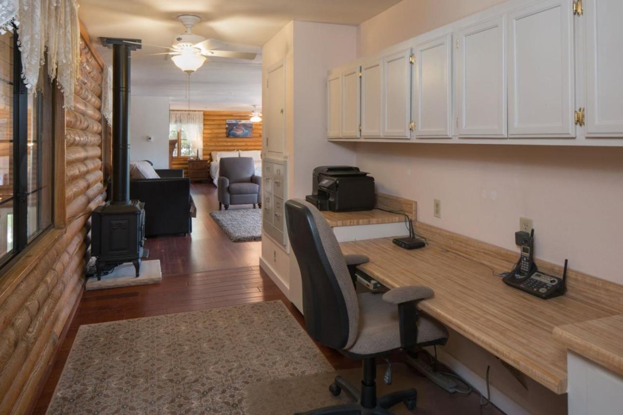 Quarter Horse Inn & Lodge Williams Bagian luar foto